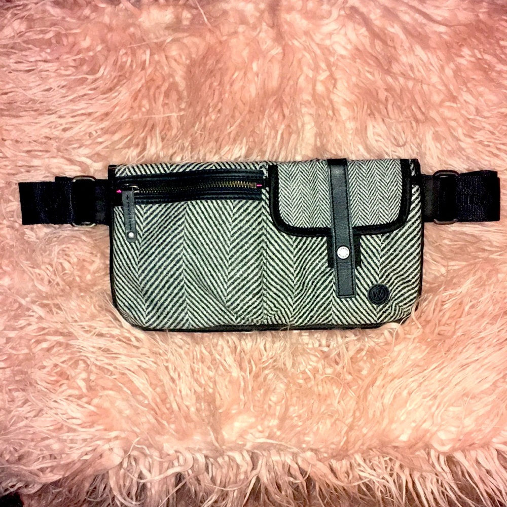 Lululemon purse/travel wallet/doggie bag belt